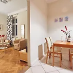 Views - Stylish In Kazimierz Апартаменты Краков